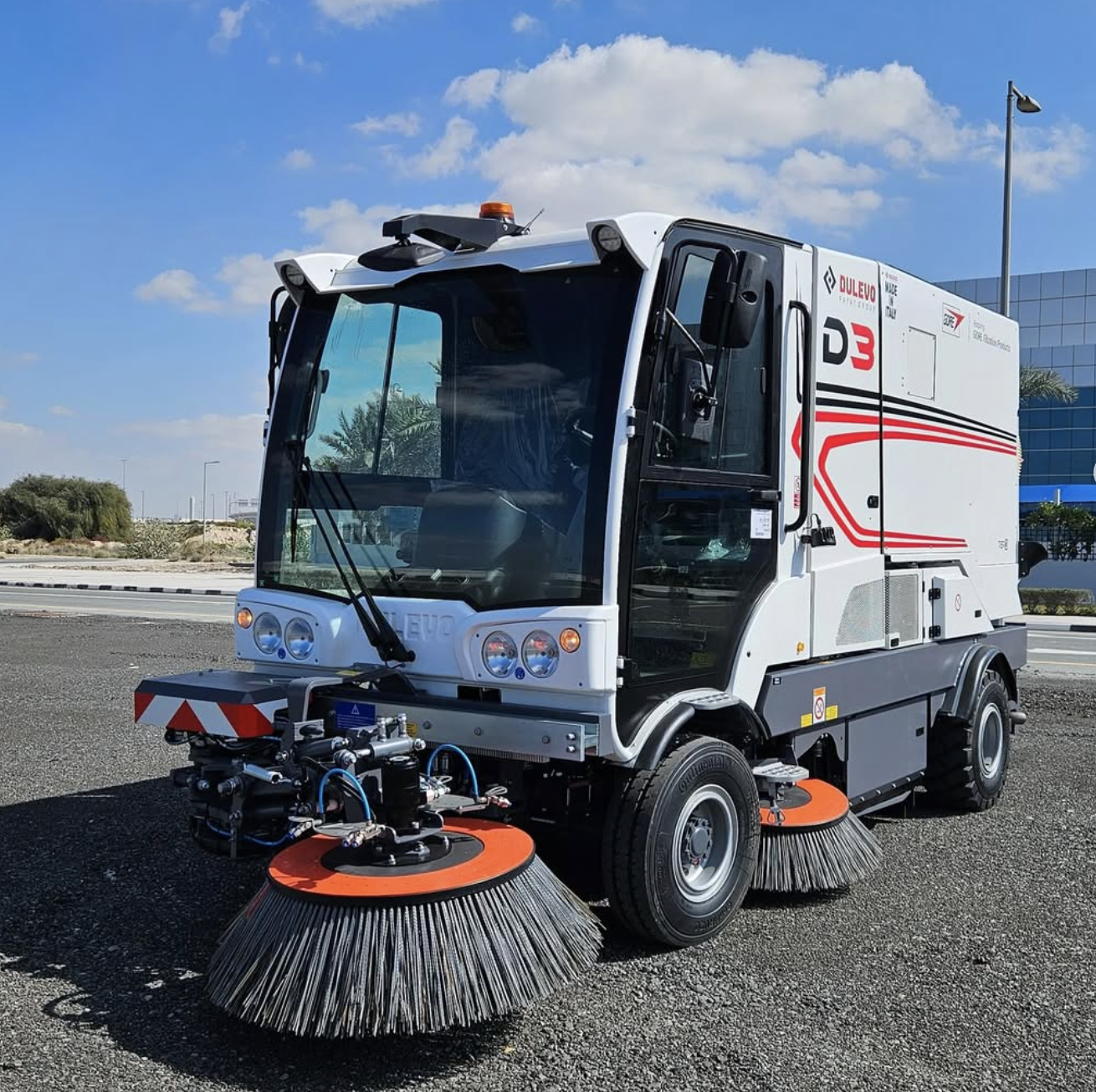 Dulevo D3 arrives at Cleantech Gulf HQ in Dubai. Always a pleasure to have our stock levels maintained and ready for dispatch to our prestigious clients across the region.